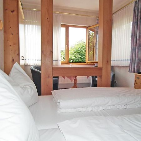 Gasthaus & Hotel Zur Linde Friedrichroda Δωμάτιο φωτογραφία